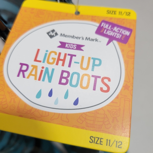 NEW Light Up Rain boots, Ocean SHARKS design, kid size 11 12 - Picture 7 of 9